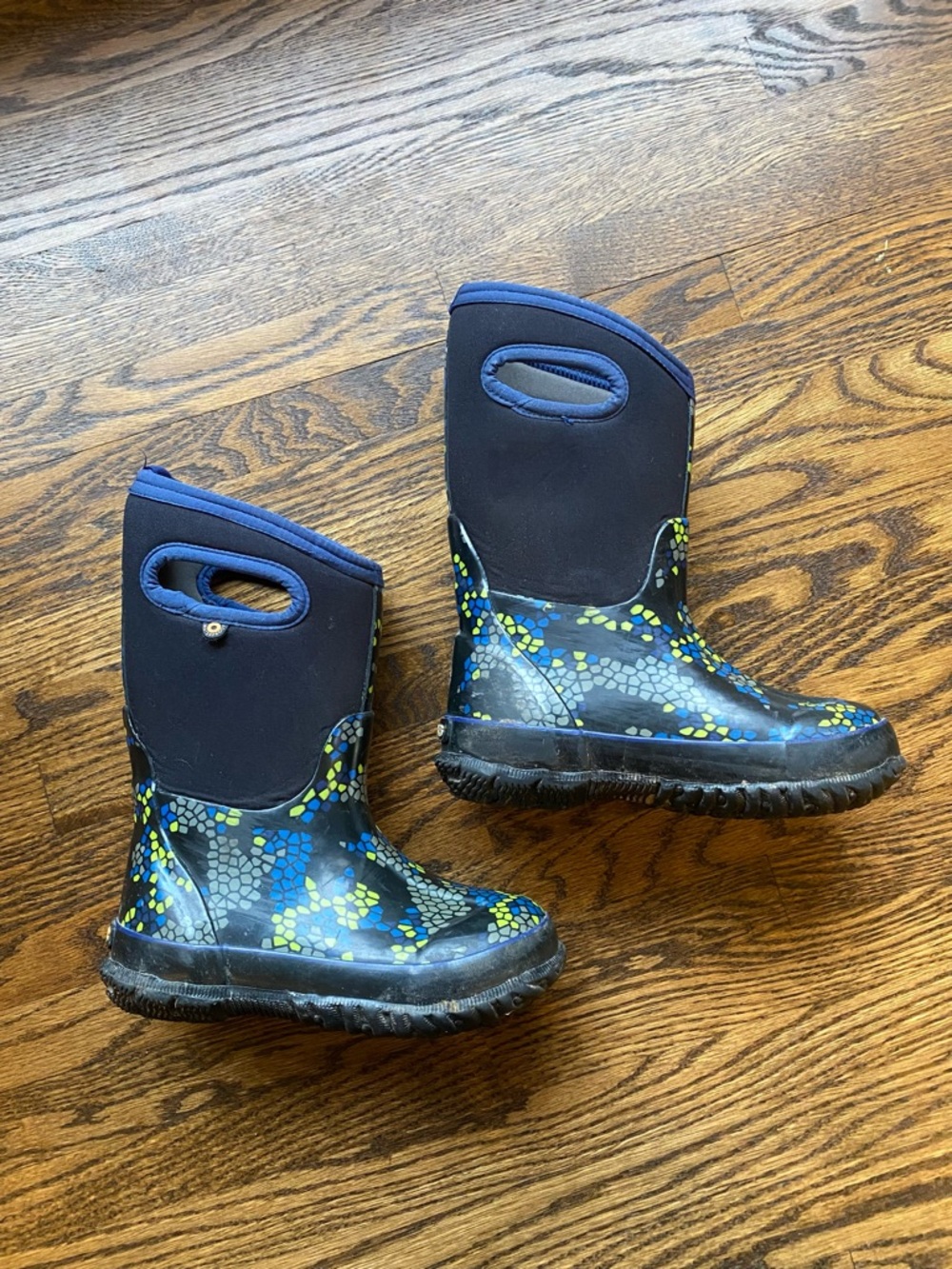 Bogs Kids' Classic winter boots waterproof insulated size US 12  -30ºF